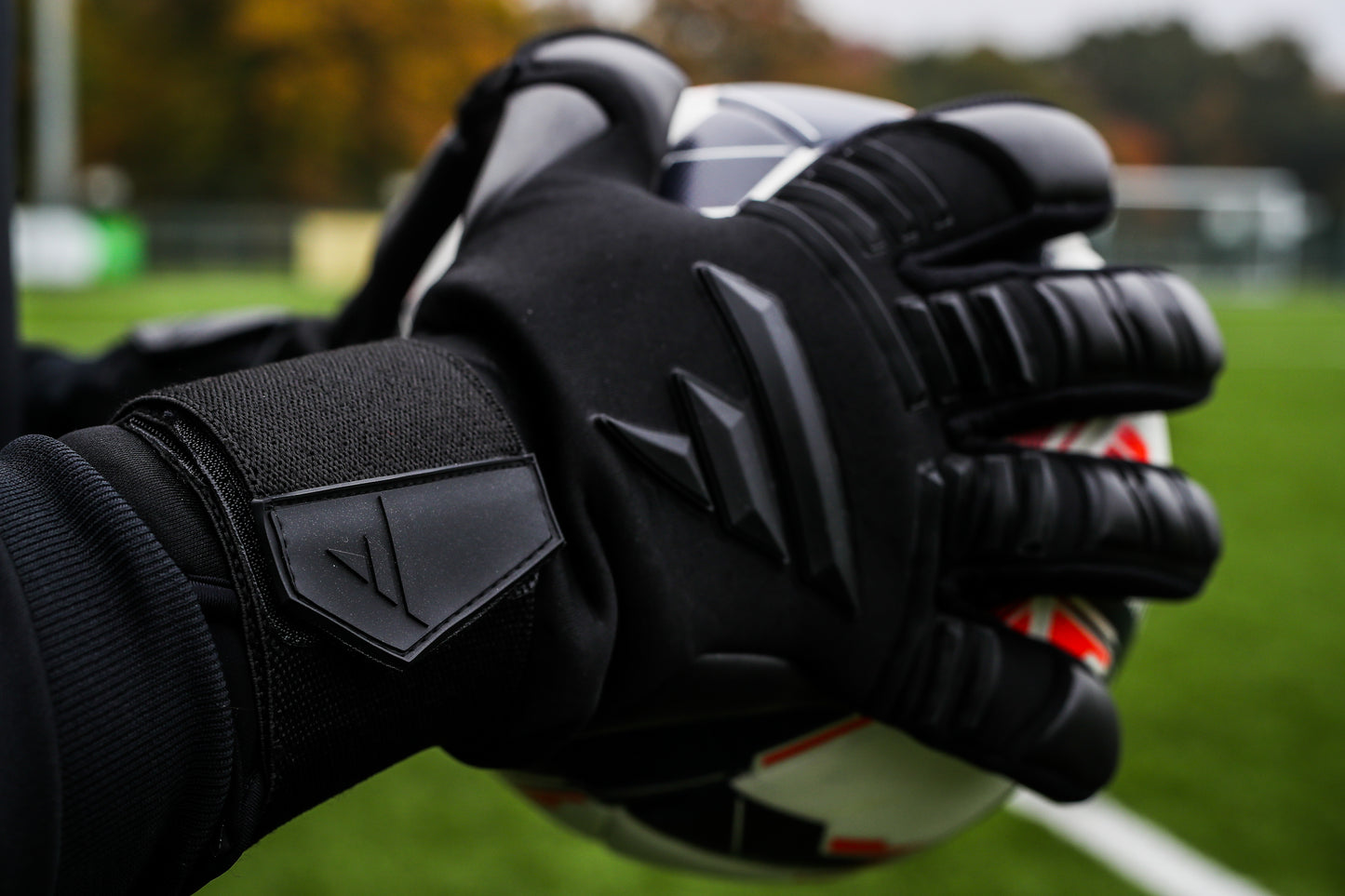 PRO V1 BLACK