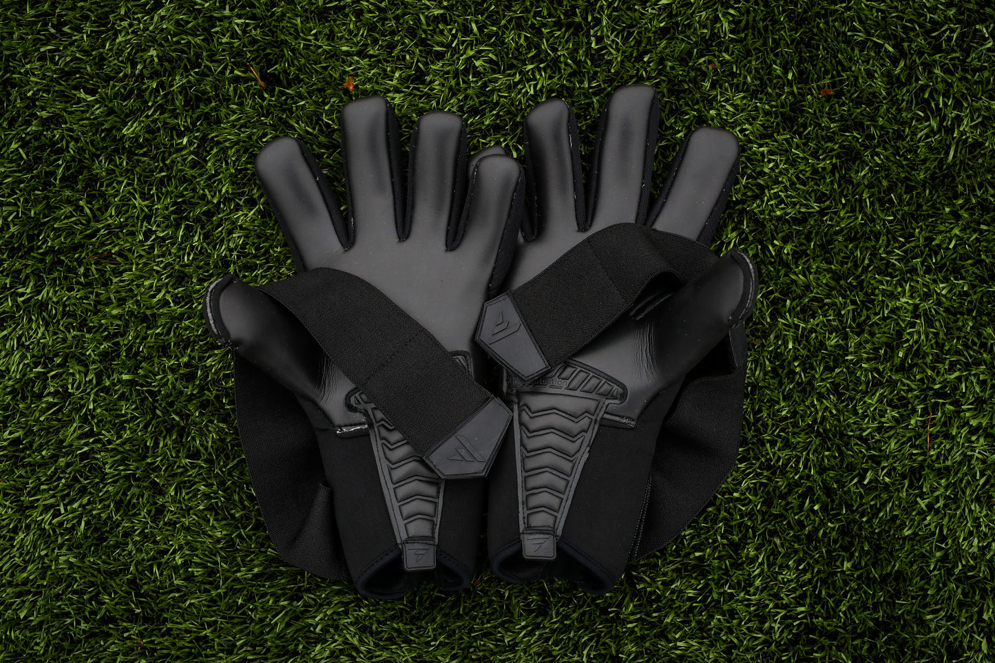 PRO V1 BLACK